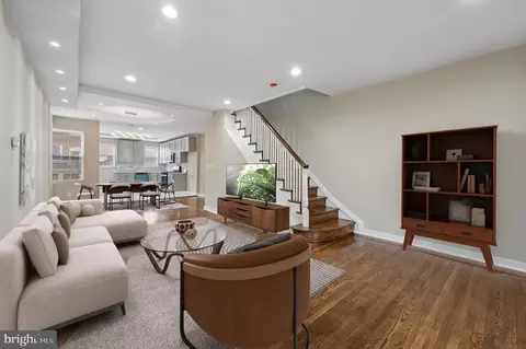 6221 Gardenia St, Philadelphia, PA 19144