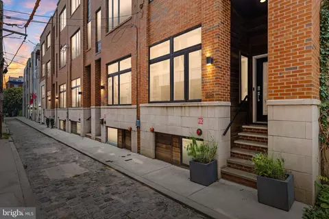 418 Wallace St, Philadelphia, PA 19123