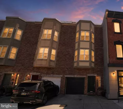 2246 Christian St, Philadelphia, PA 19146