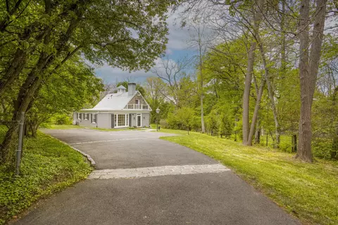 91 E Bells Mill Rd, Philadelphia, PA 19118