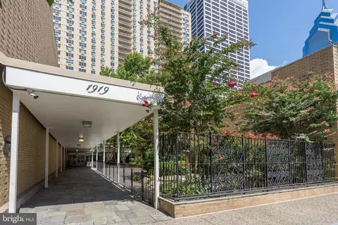 1919 Chestnut St #1824, Philadelphia, PA 19103