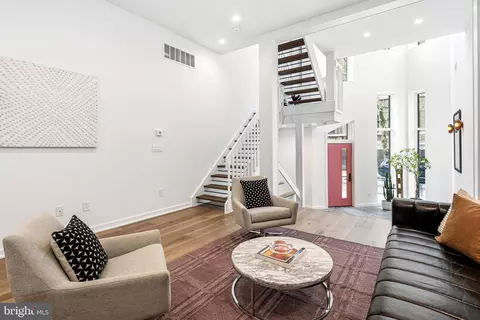 631 E Thompson St, Philadelphia, PA 19125
