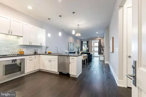 410 S Front St #102, Philadelphia, PA 19147