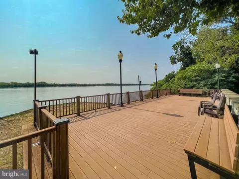 44303 00 Delaire Landing Rd #303, Philadelphia, PA 19114