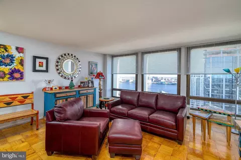 200 Locust St #23FN, Philadelphia, PA 19106