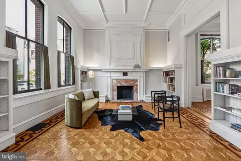 2200 Saint James Pl, Philadelphia, PA 19103