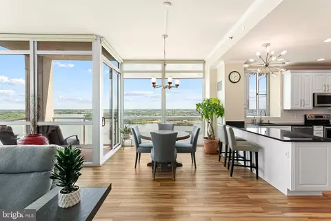 901 N Penn St #R2401, Philadelphia, PA 19123