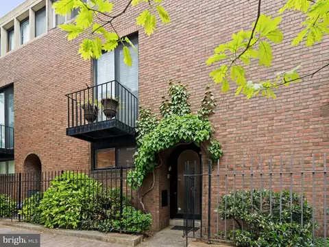 245 S 3rd St, Philadelphia, PA 19106