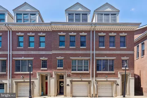 852 Independence Ct, Philadelphia, PA 19147