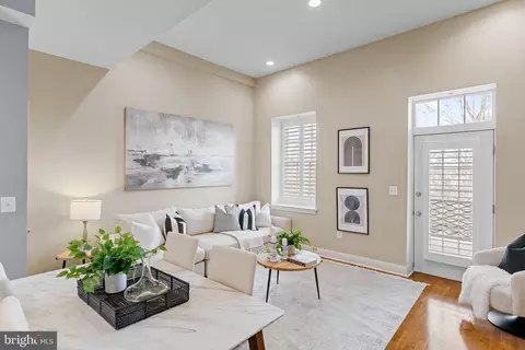 1 Academy Cir #302, Philadelphia, PA 19146