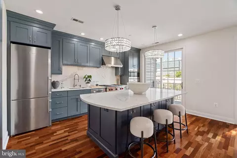 406 Regatta Dr, Philadelphia, PA 19146