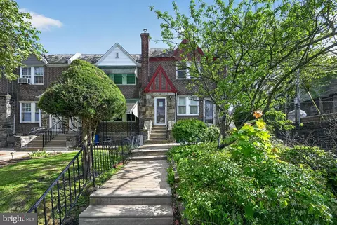 5784 86 Nassau Rd, Philadelphia, PA 19131