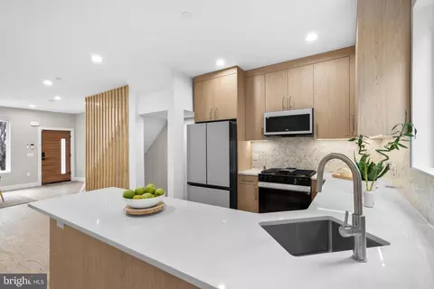 1032 S Randolph St, Philadelphia, PA 19147