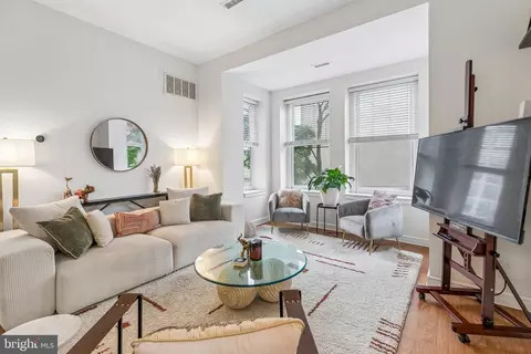 1500 Green St #2, Philadelphia, PA 19130