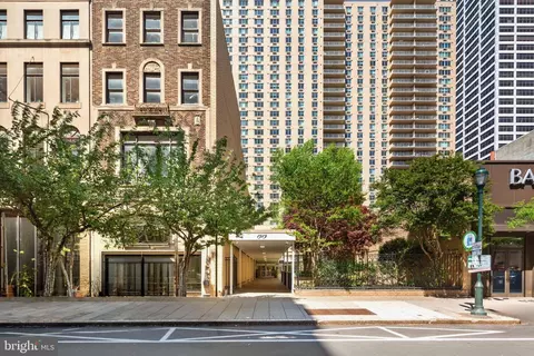 1919 Chestnut St #2016, Philadelphia, PA 19103