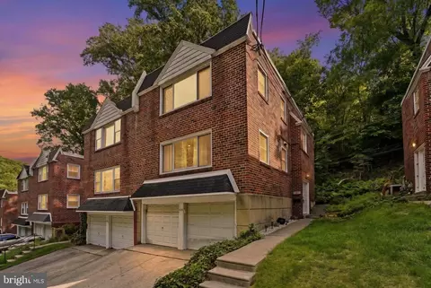 636 Green Ln, Philadelphia, PA 19128
