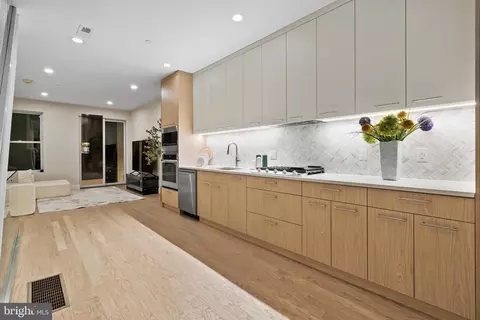 1031 S Fairhill St, Philadelphia, PA 19147