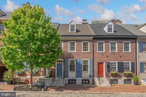 207 Delancey St, Philadelphia, PA 19106