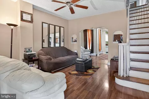 2415 S 61st St, Philadelphia, PA 19142