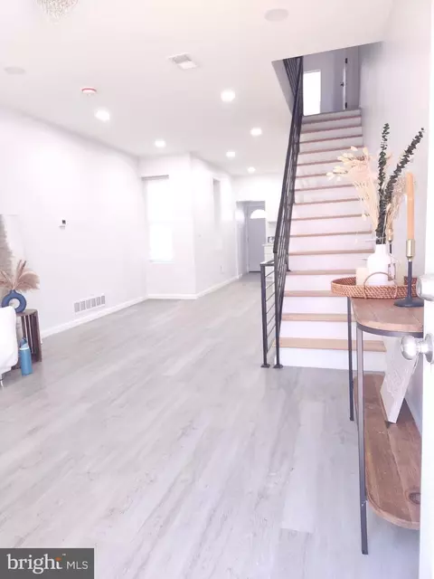 631 Cross St, Philadelphia, PA 19147
