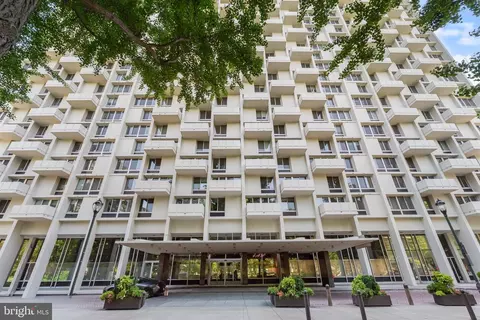 604 S Washington Sq #2108, Philadelphia, PA 19106