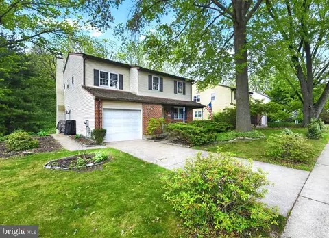 9033 Lykens Ln, Philadelphia, PA 19128