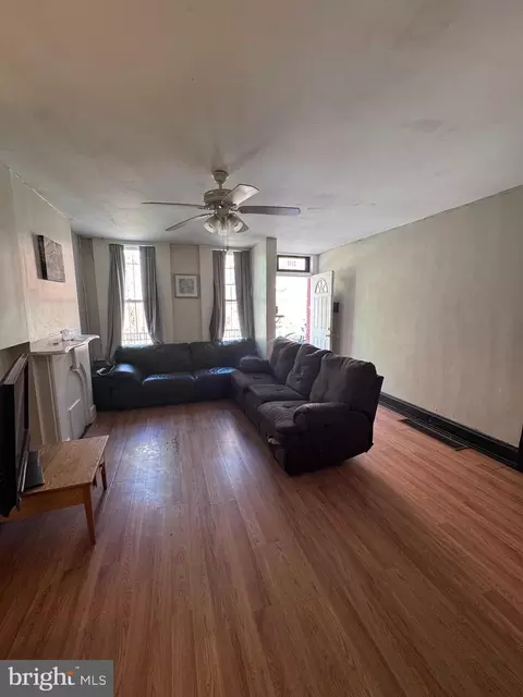 2010 W Oxford St, Philadelphia, PA 19121