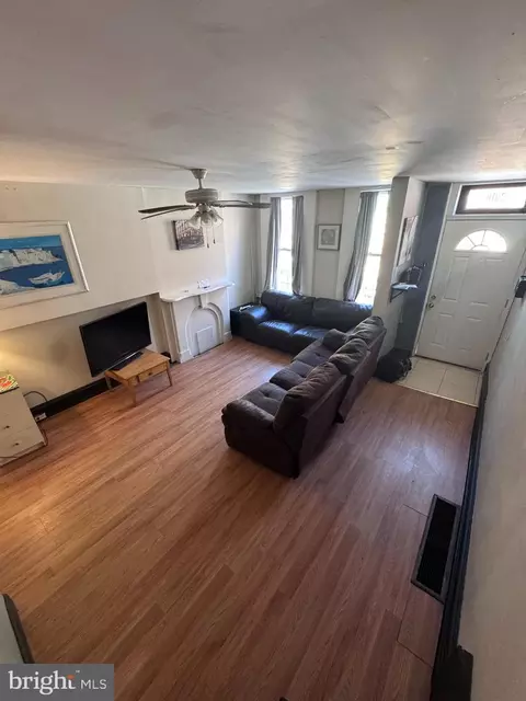 2010 W Oxford St, Philadelphia, PA 19121