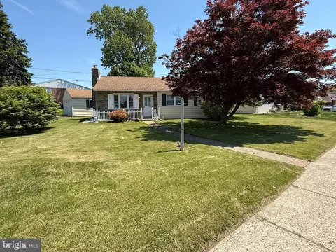 2201 Lott St, Philadelphia, PA 19115