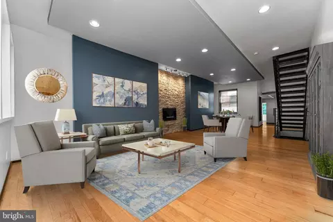 907 N 5th St, Philadelphia, PA 19123