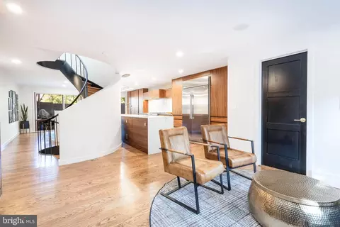 283 Locust St, Philadelphia, PA 19106