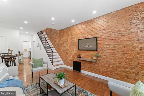 531 Hoffman St, Philadelphia, PA 19148