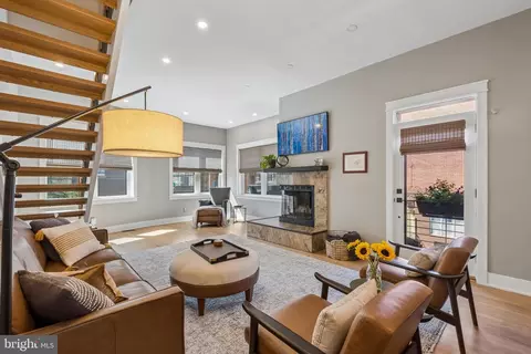 801 S 8th St, Philadelphia, PA 19147
