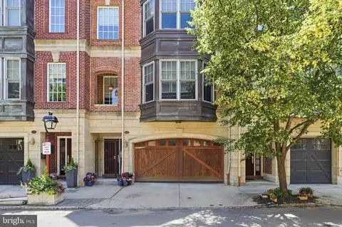 212 Gaskill St, Philadelphia, PA 19147