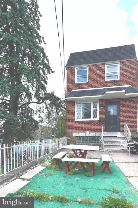 8215 Craig St, Philadelphia, PA 19136