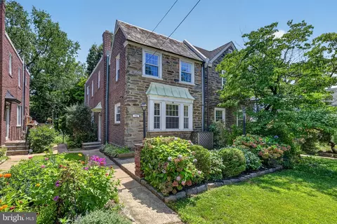 140 Rochelle Ave, Philadelphia, PA 19128