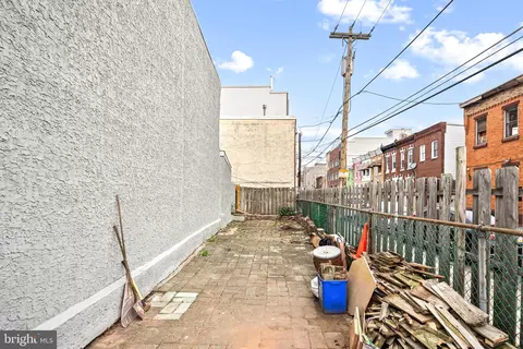 2818 Amber St, Philadelphia, PA 19134