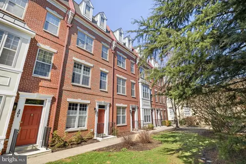 203 Surgeon Generals Ct, Philadelphia, PA 19146