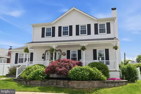 7825 Calvert St, Philadelphia, PA 19152