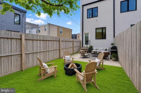 2621 Almond St, Philadelphia, PA 19125