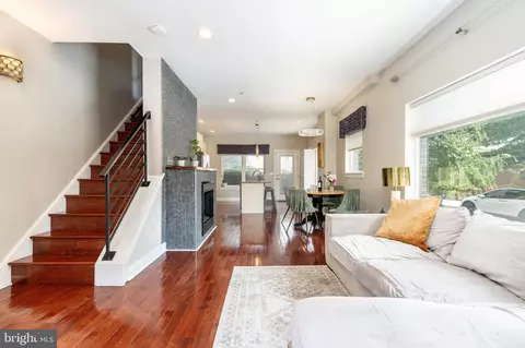 165 W Thompson St, Philadelphia, PA 19122