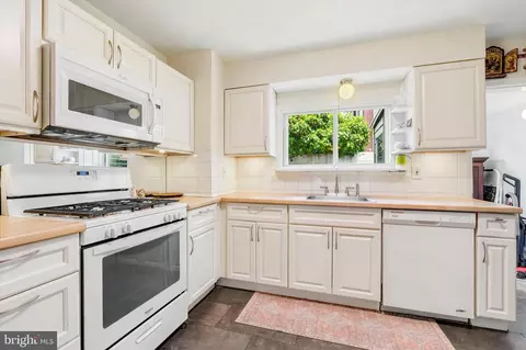 227 Watkins St, Philadelphia, PA 19148