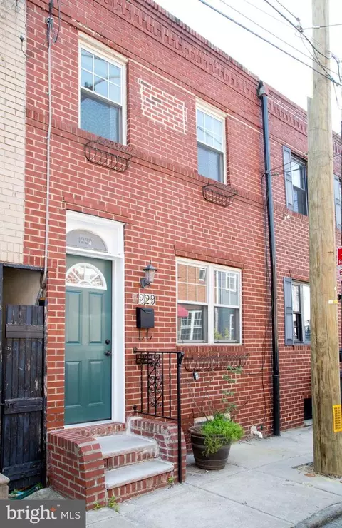 1229 S Warnock St, Philadelphia, PA 19147