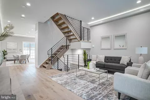 2616 S 18th St #22, Philadelphia, PA 19145