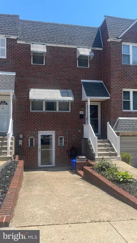 9888 Garvey Dr, Philadelphia, PA 19114