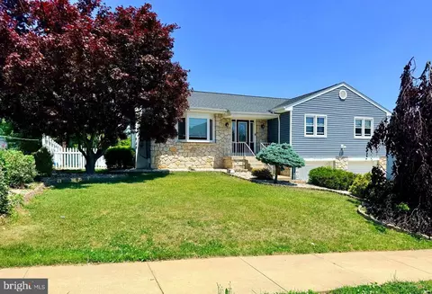 3737 39 President St, Philadelphia, PA 19114
