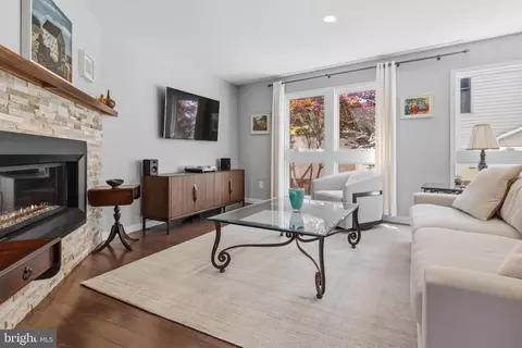 808 Carpenter St #C, Philadelphia, PA 19147