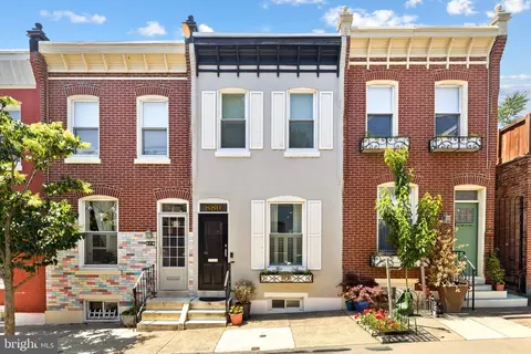 880 N Myrtlewood St, Philadelphia, PA 19130