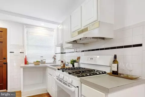 1036 Montrose St, Philadelphia, PA 19147