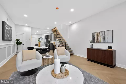 2016 S 10th St, Philadelphia, PA 19148